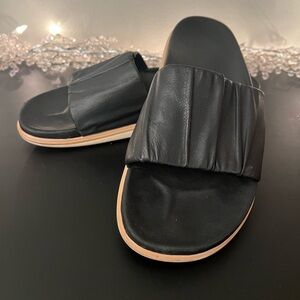 OluKai Pihapiha Black Leather Slides Size 7